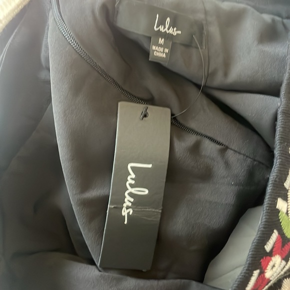 Black skirt with multi colored embroidery - Picture 6 of 6